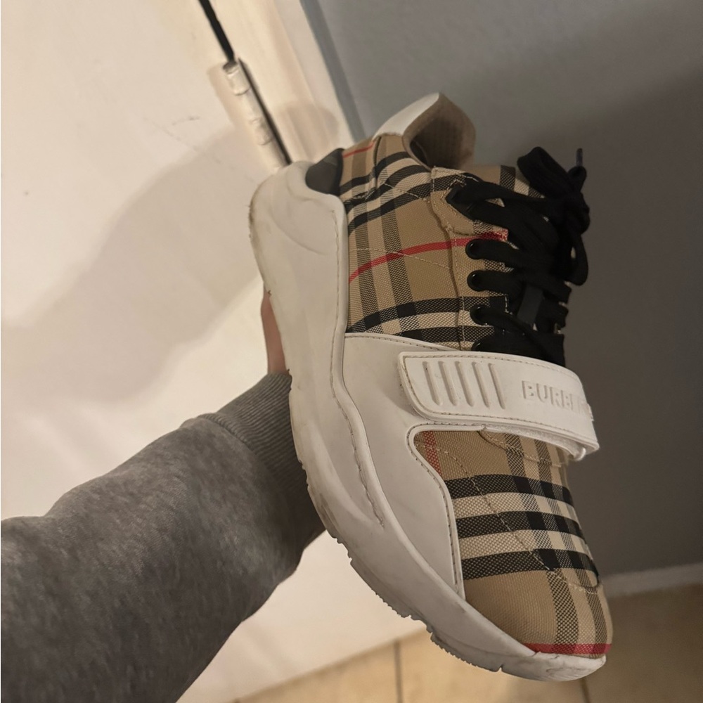 Burbberys shoes